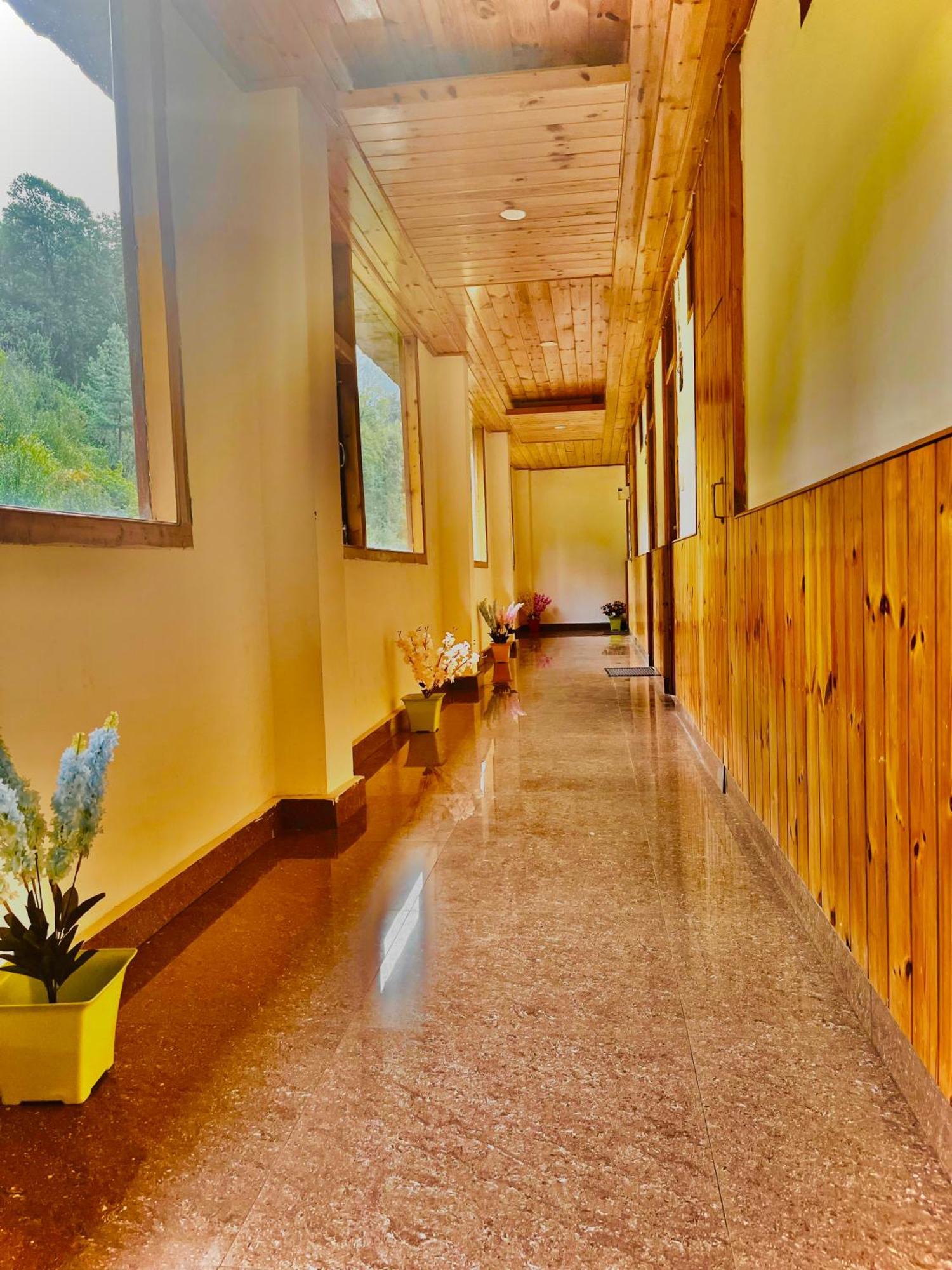 Himalayan Hill Queen Resort, Manali M98160-43400 외부 사진