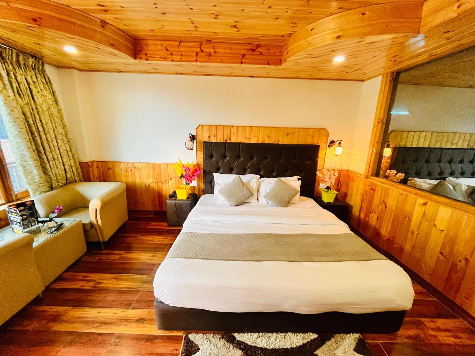 Himalayan Hill Queen Resort, Manali M98160-43400 외부 사진