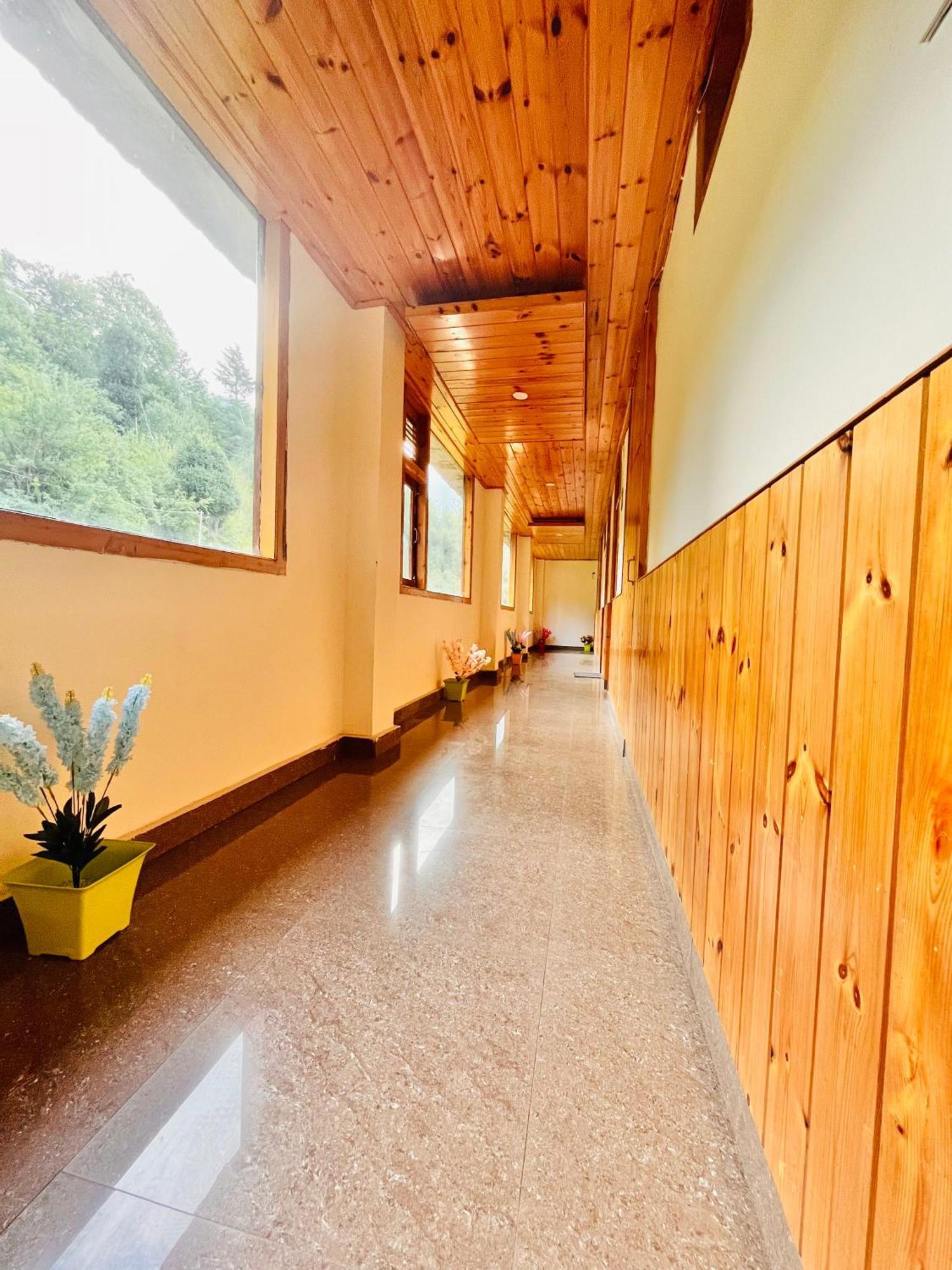 Himalayan Hill Queen Resort, Manali M98160-43400 외부 사진