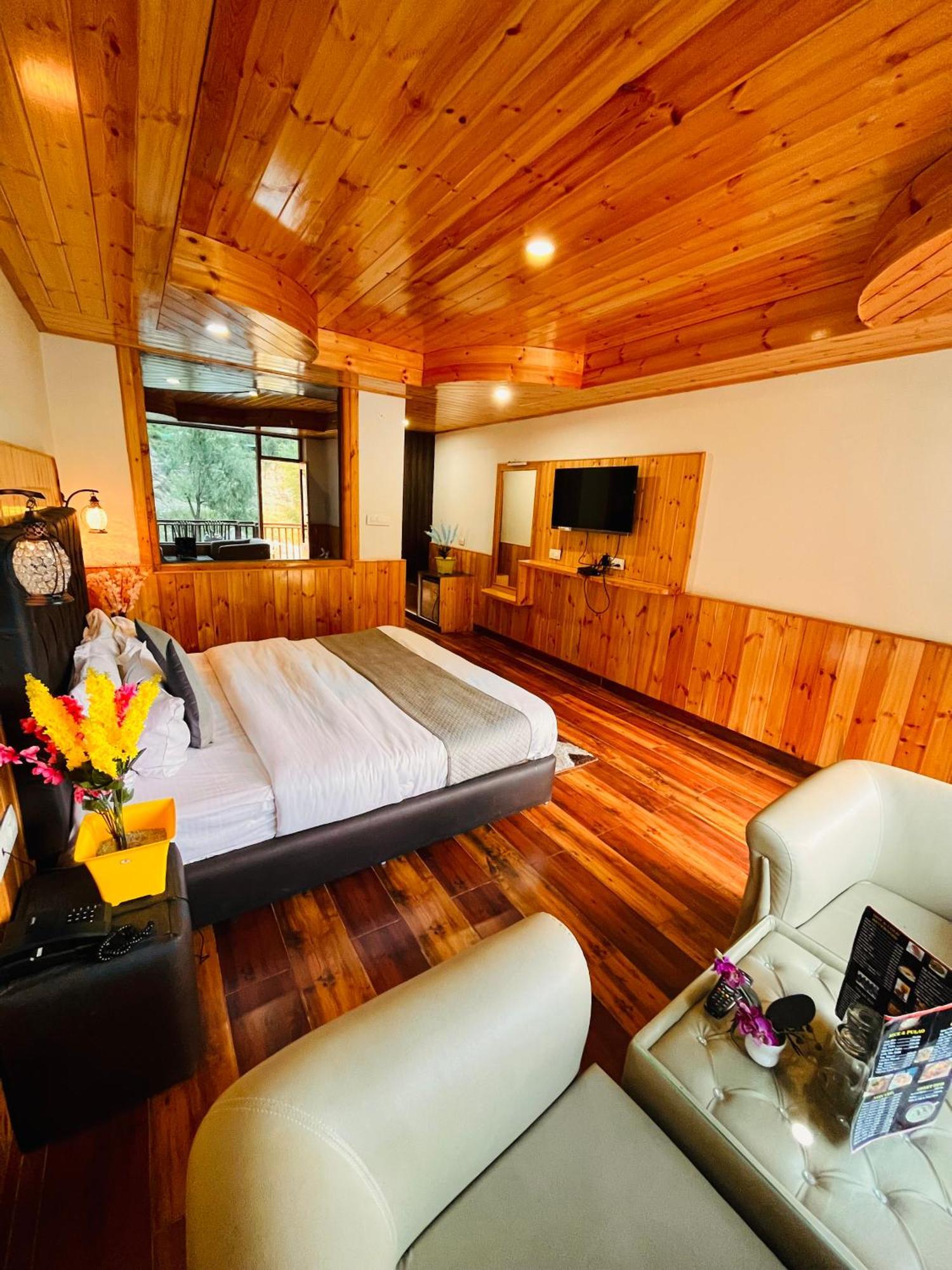 Himalayan Hill Queen Resort, Manali M98160-43400 외부 사진