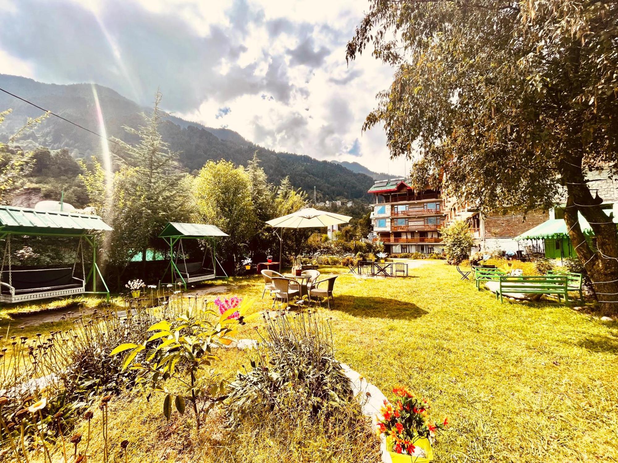 Himalayan Hill Queen Resort, Manali M98160-43400 외부 사진