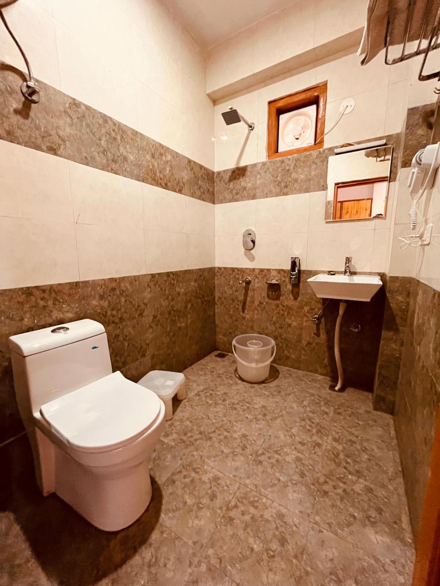 Himalayan Hill Queen Resort, Manali M98160-43400 외부 사진